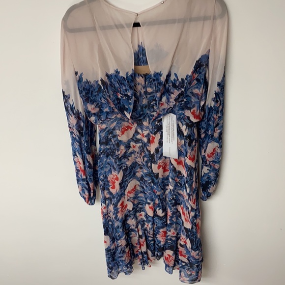 Floral dress, past the knees, with lining inside. - Picture 3 of 7